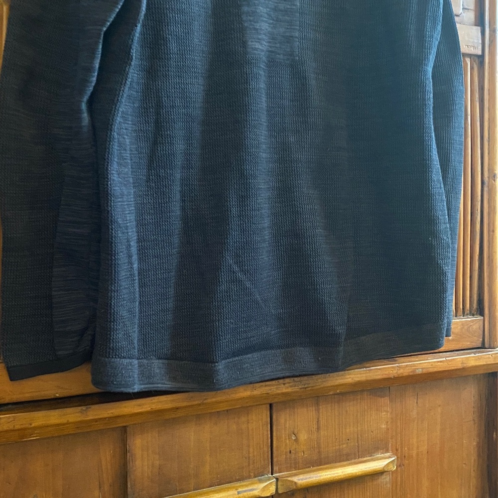 Nike Men’s Long Sleeved Pullover - Picture 10 of 11